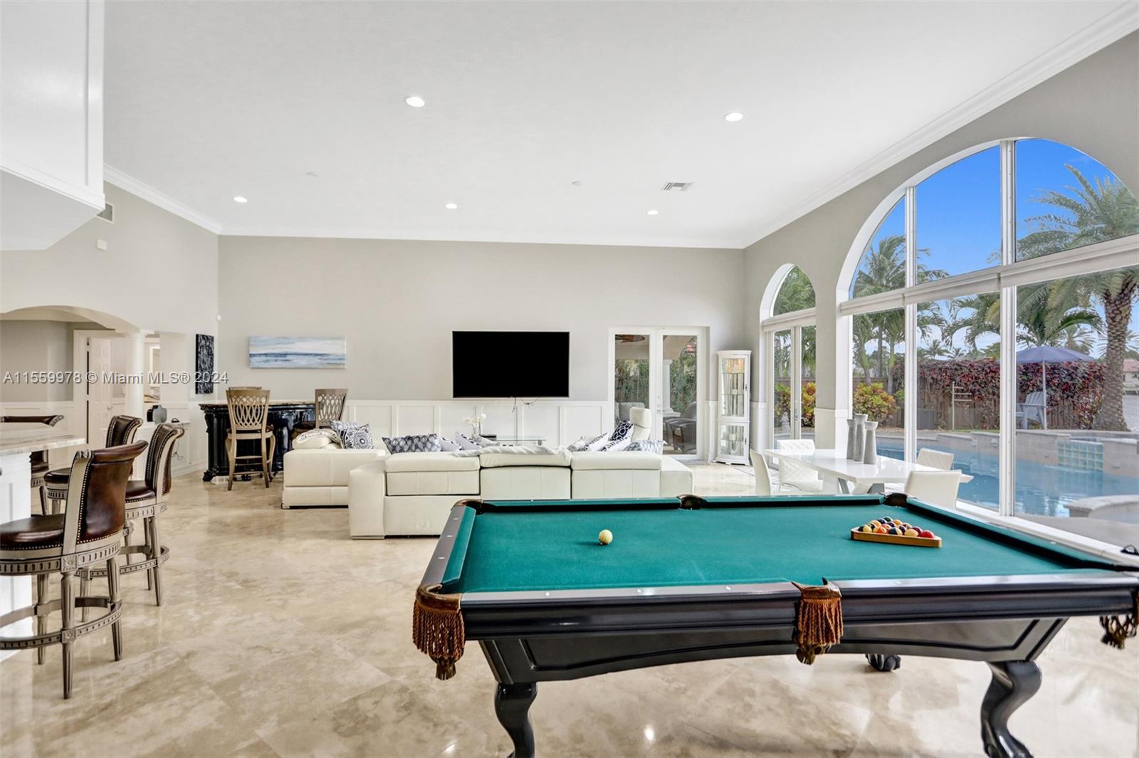 BEVERLY SHORES - Residential