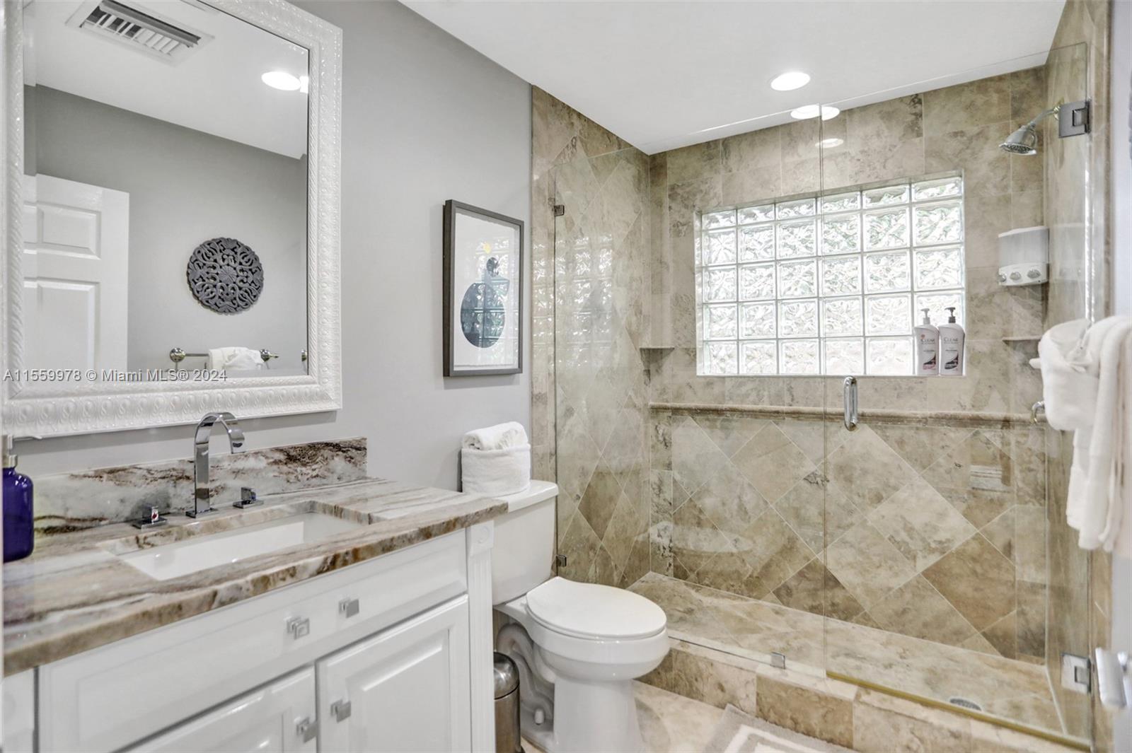 BEVERLY SHORES - Residential