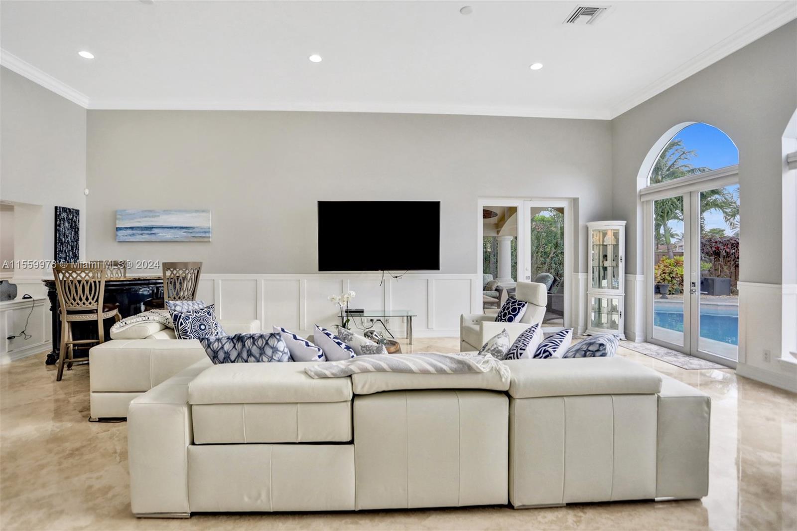 BEVERLY SHORES - Residential