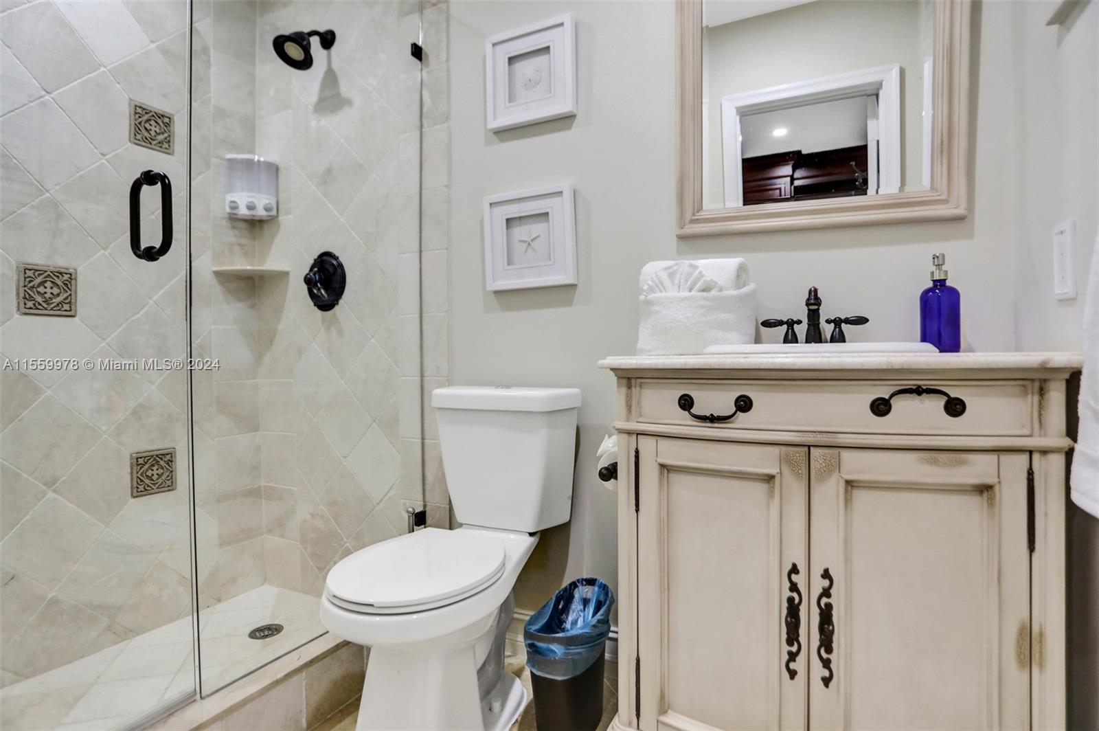 BEVERLY SHORES - Residential