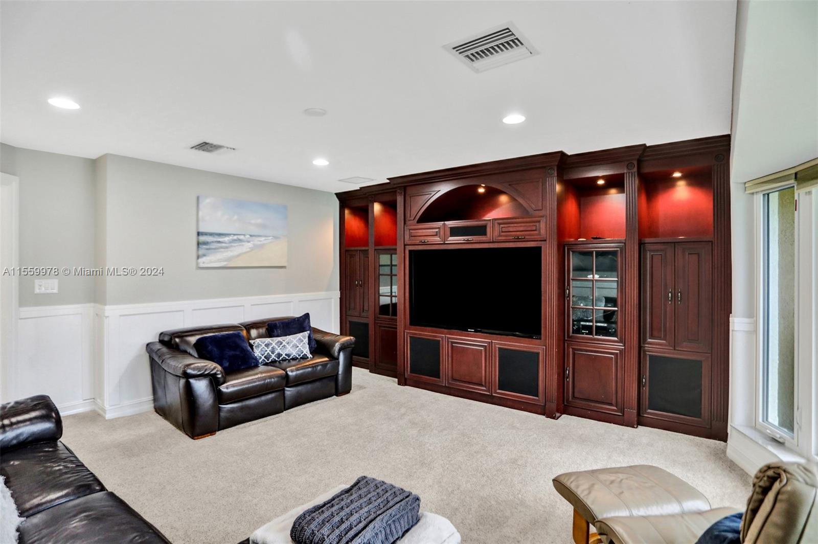 BEVERLY SHORES - Residential