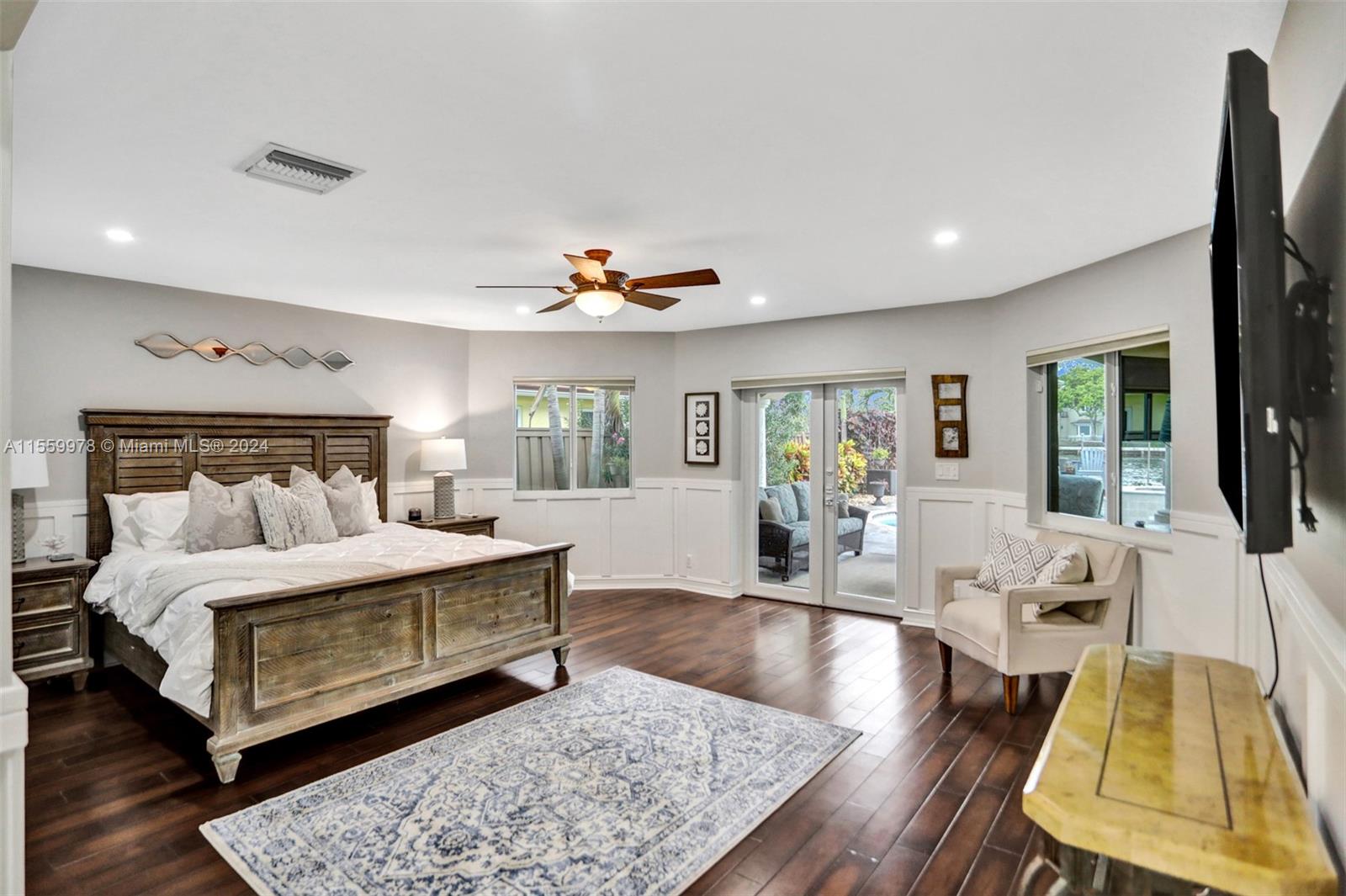 BEVERLY SHORES - Residential