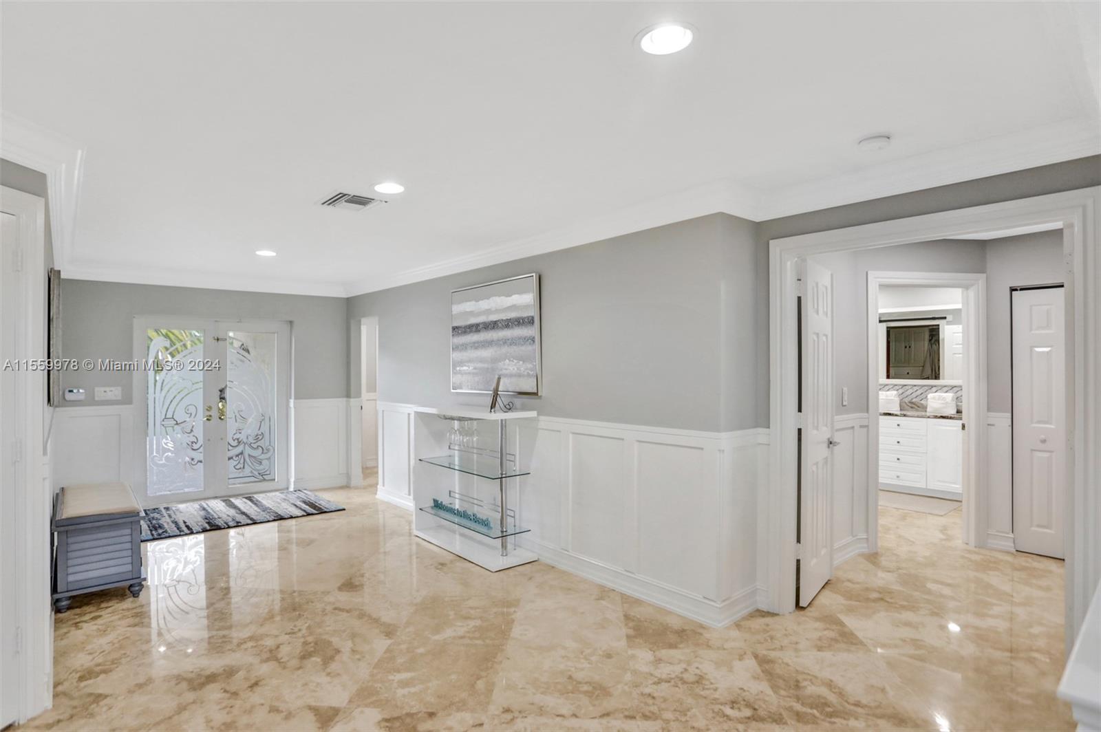 BEVERLY SHORES - Residential