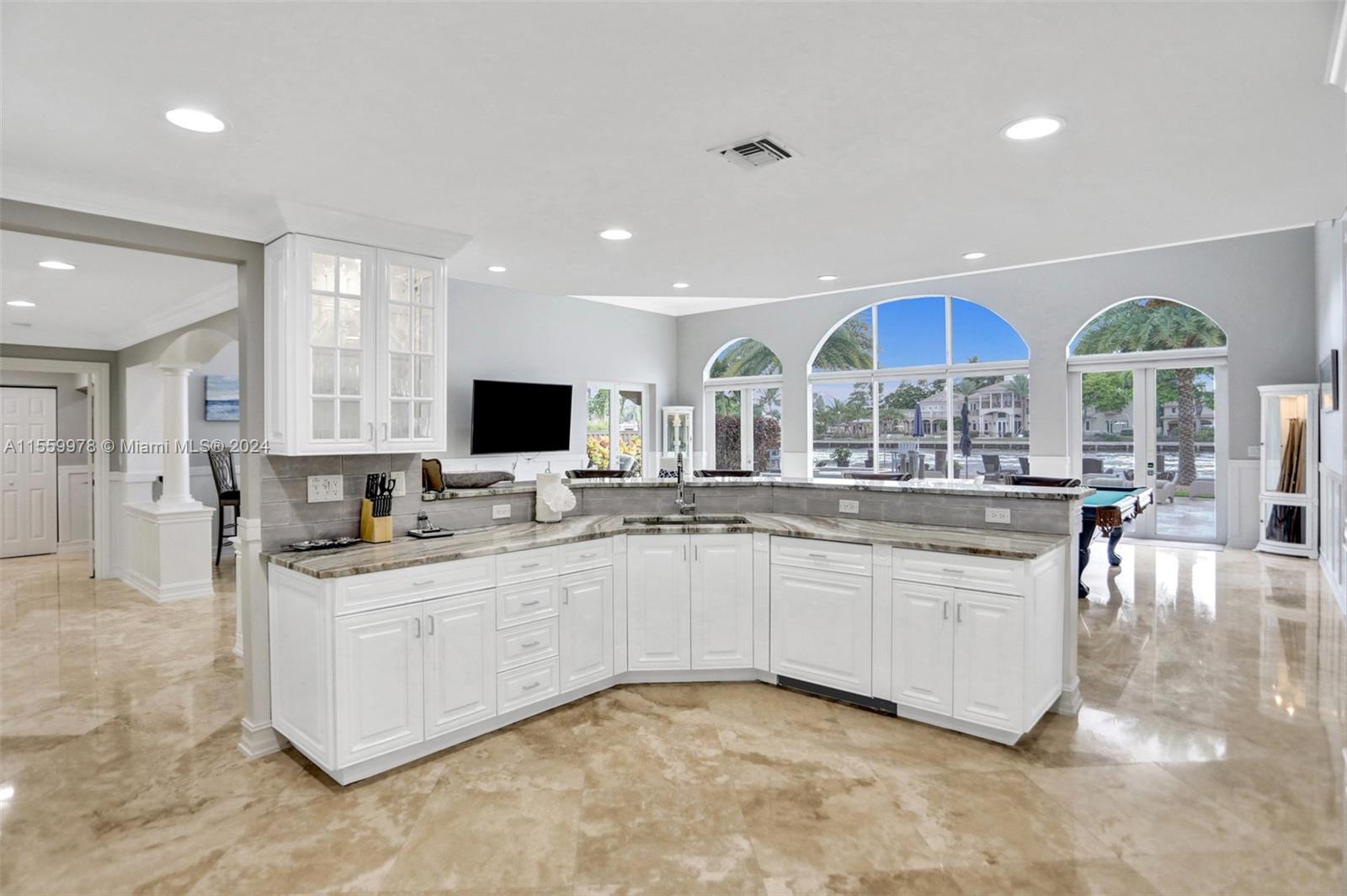 BEVERLY SHORES - Residential