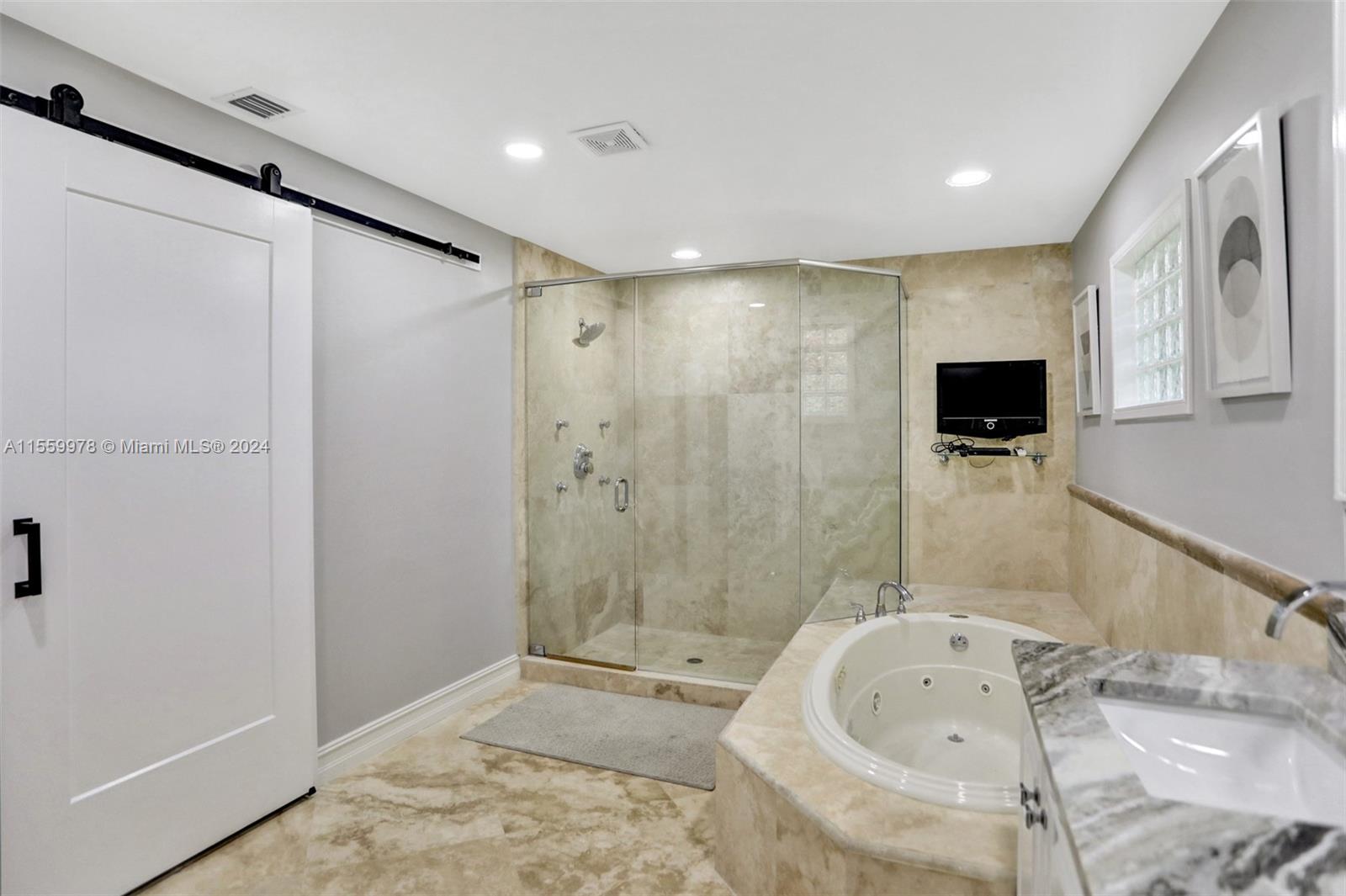 BEVERLY SHORES - Residential