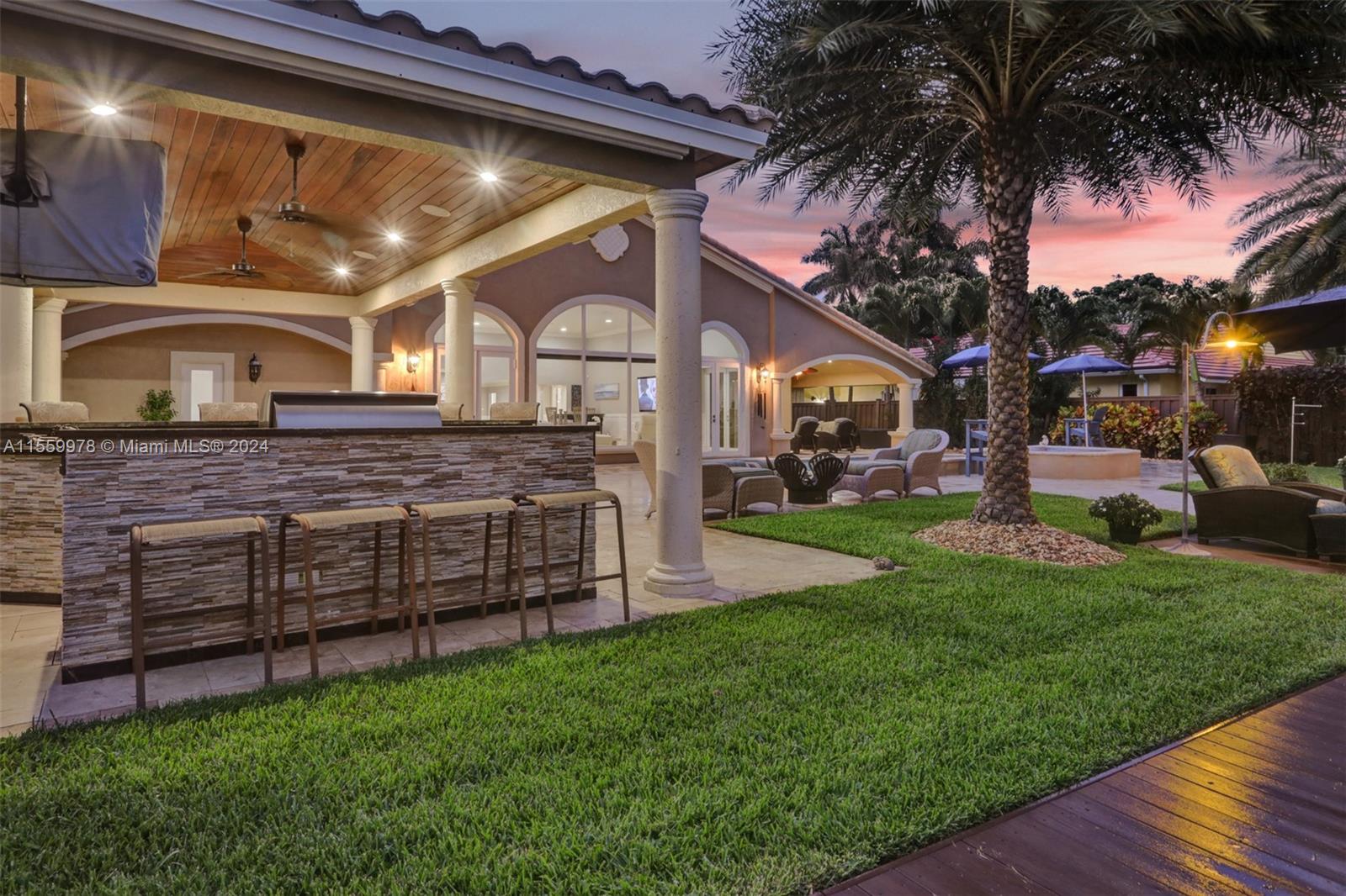 BEVERLY SHORES - Residential