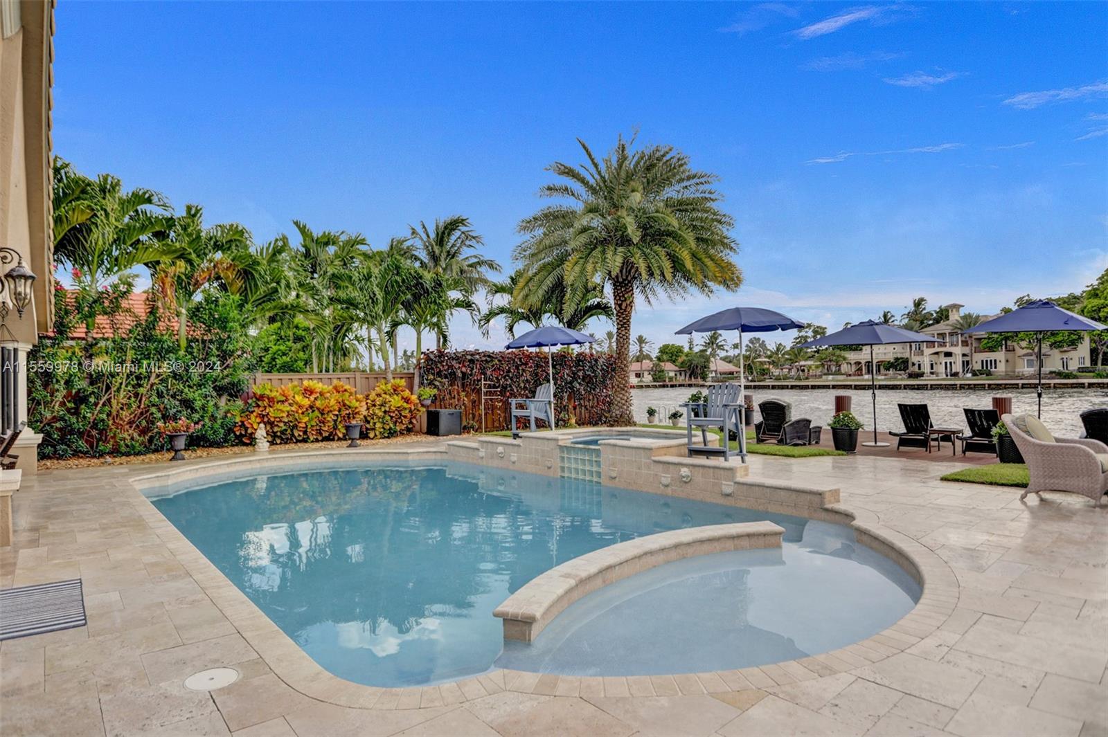 BEVERLY SHORES - Residential