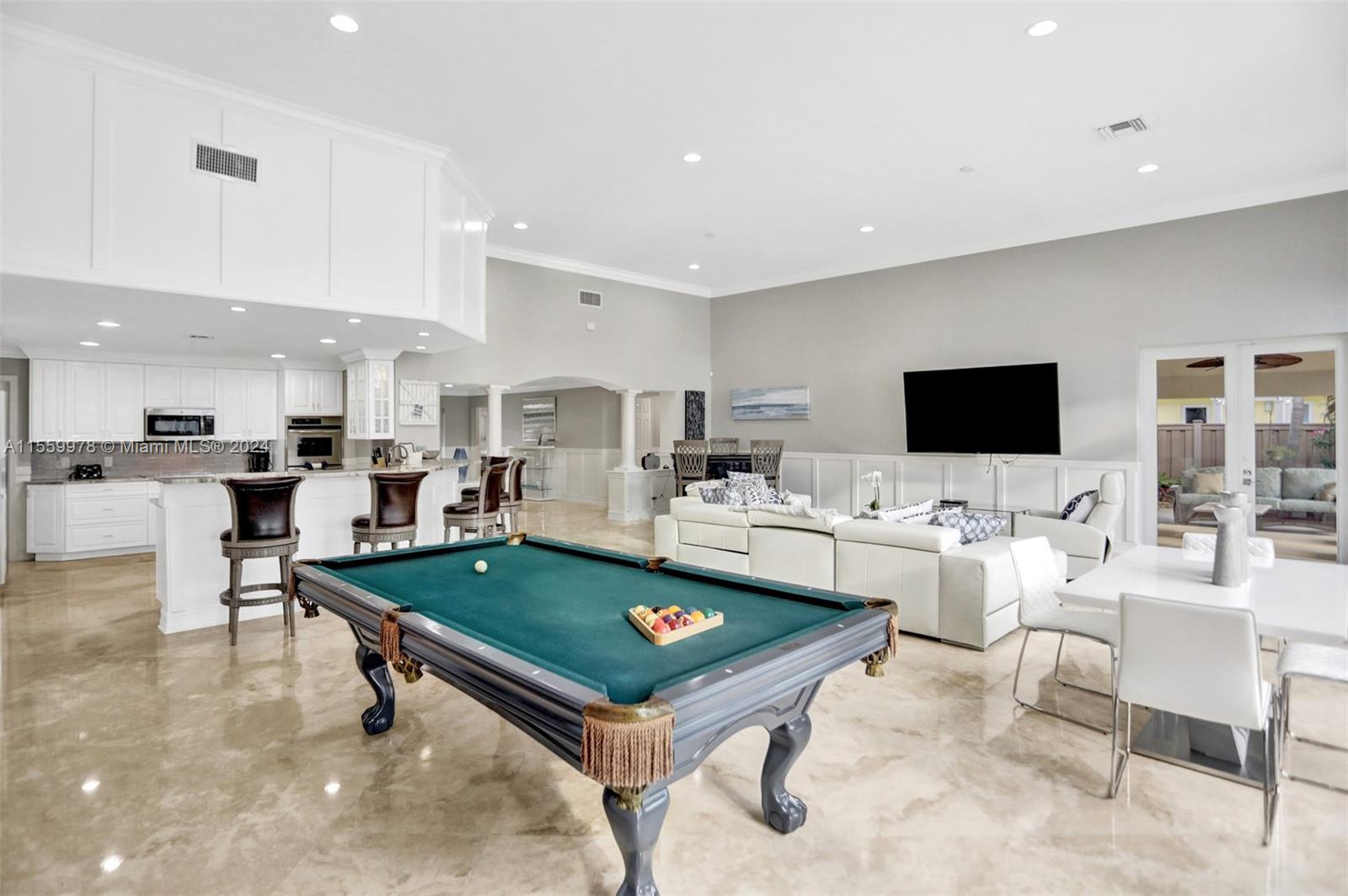 BEVERLY SHORES - Residential