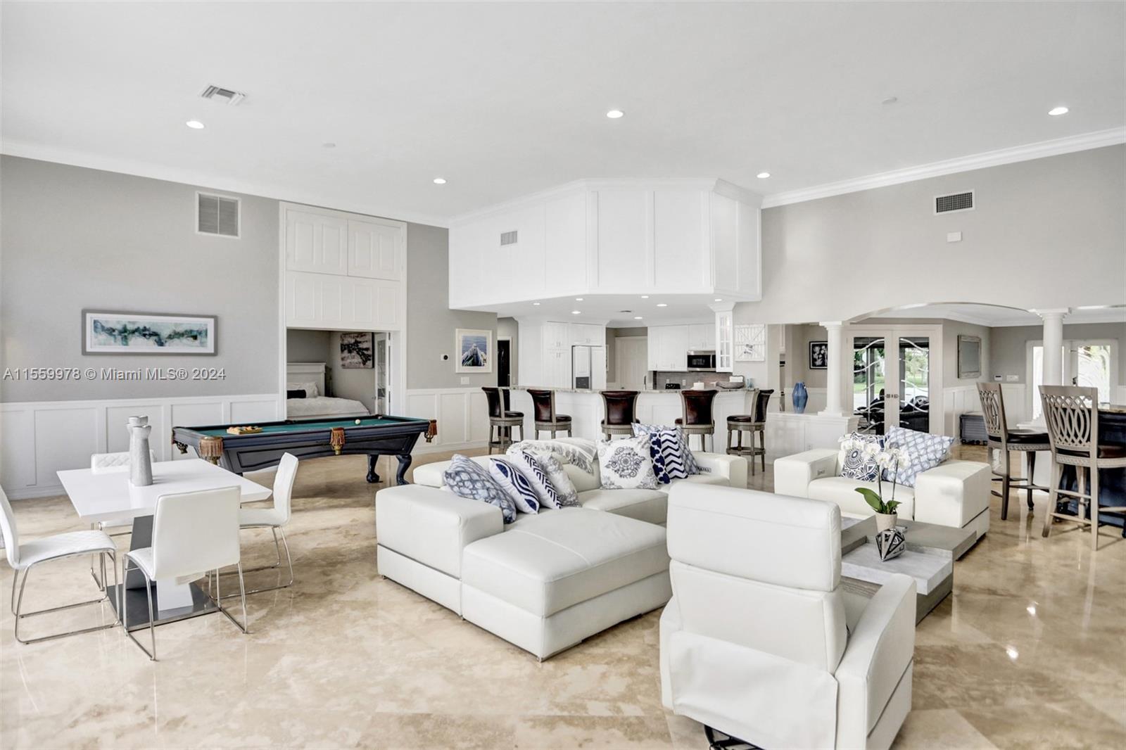 BEVERLY SHORES - Residential