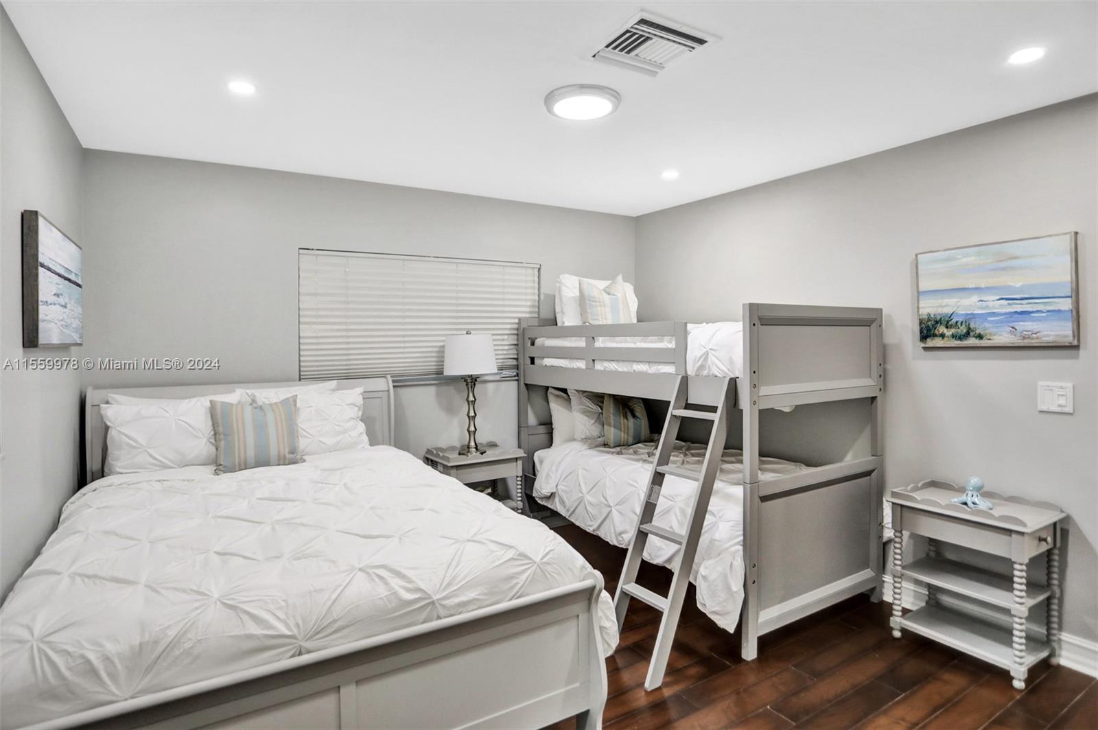 BEVERLY SHORES - Residential