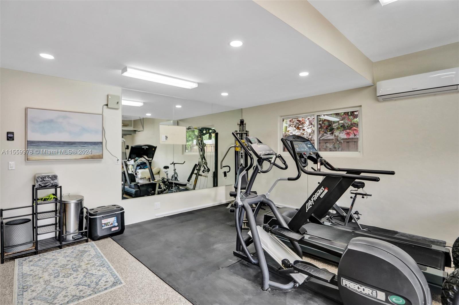 BEVERLY SHORES - Residential