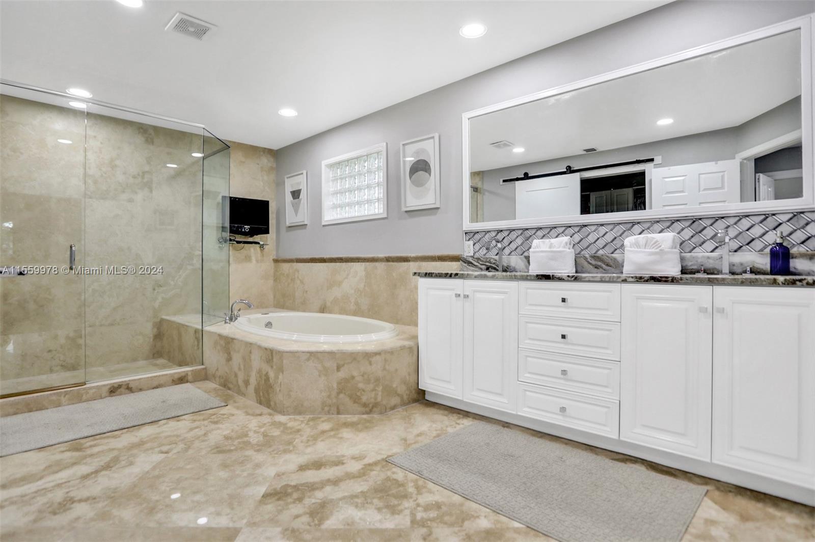 BEVERLY SHORES - Residential