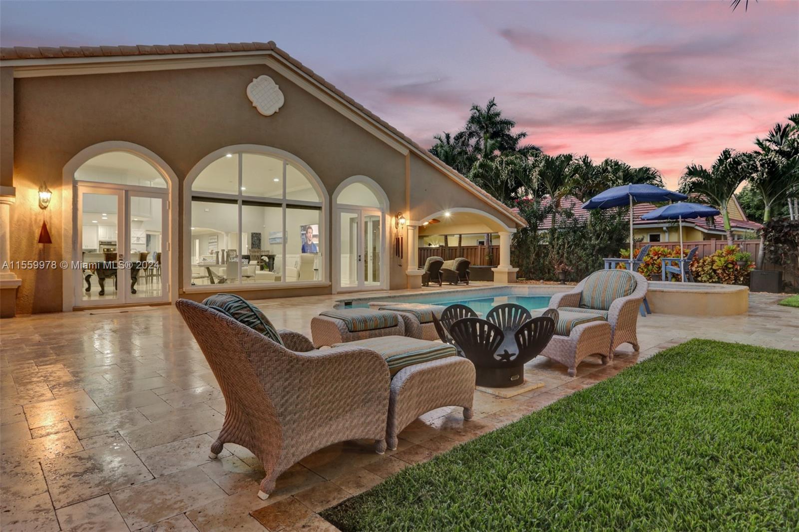 BEVERLY SHORES - Residential