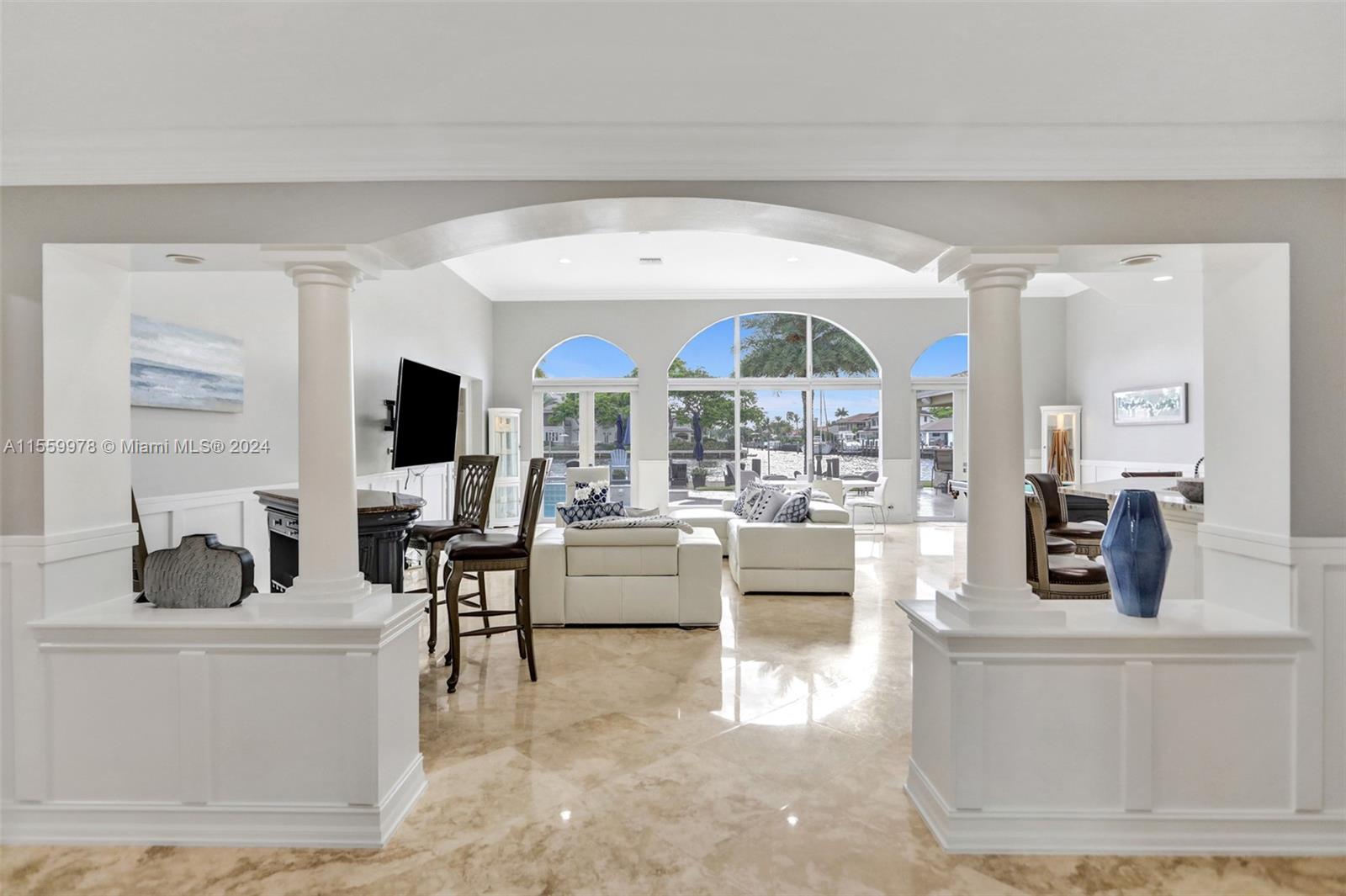 BEVERLY SHORES - Residential