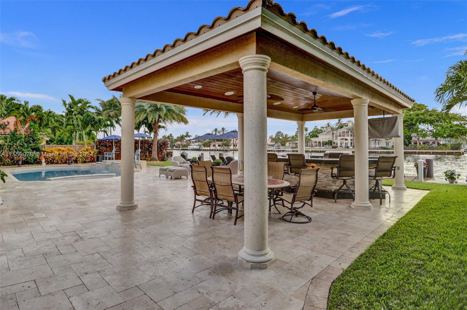 BEVERLY SHORES - Residential