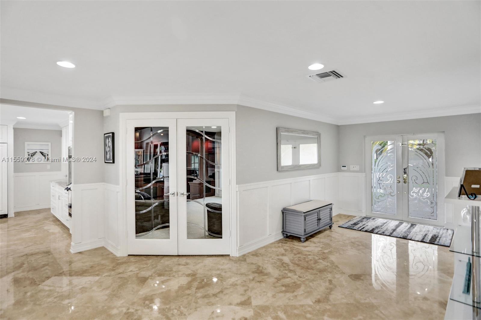 BEVERLY SHORES - Residential