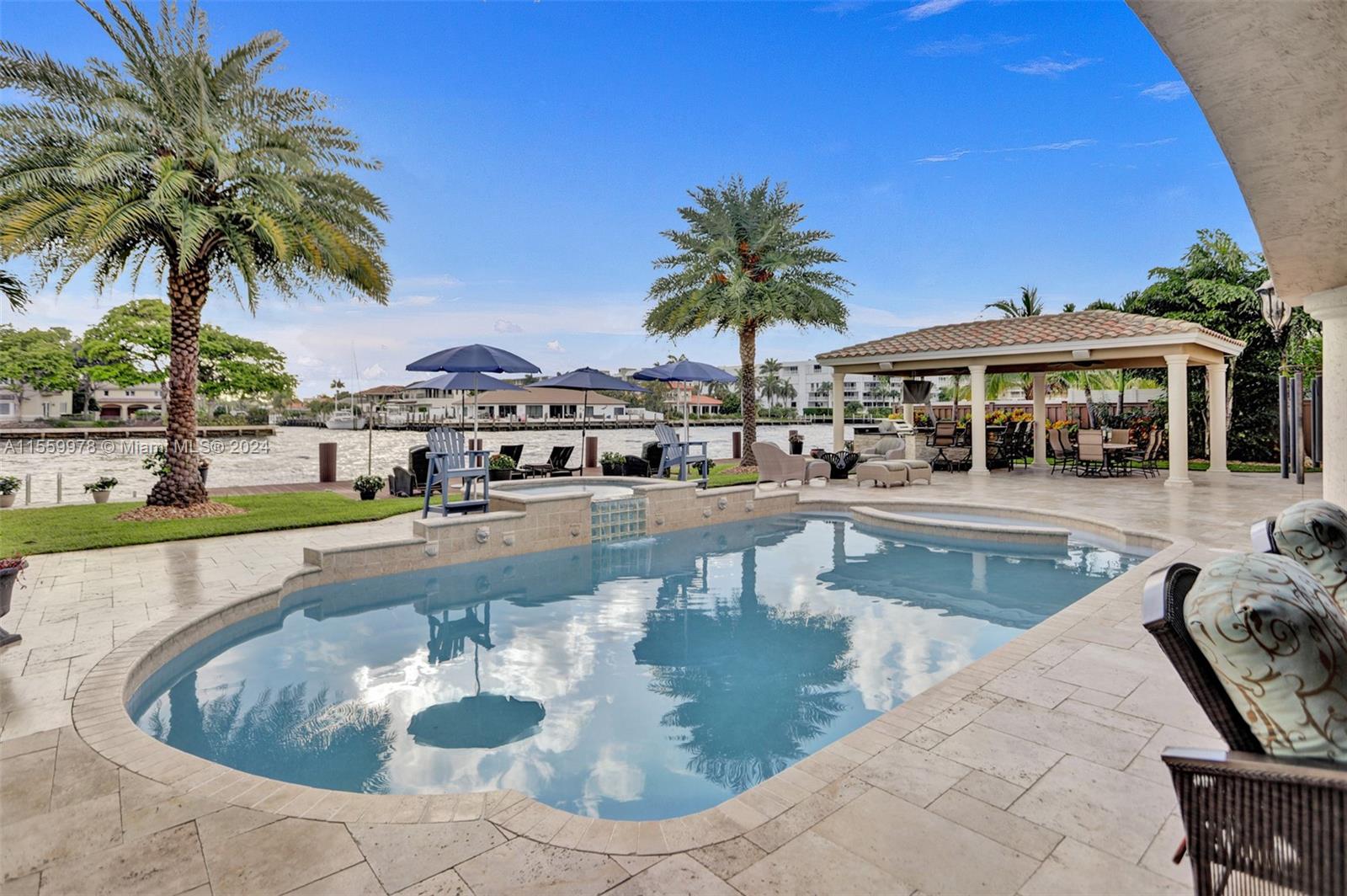 BEVERLY SHORES - Residential