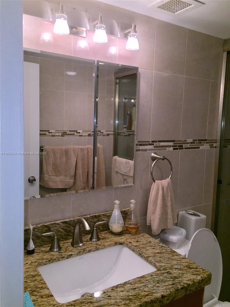 HEMISPHERES CONDO - Residential Lease