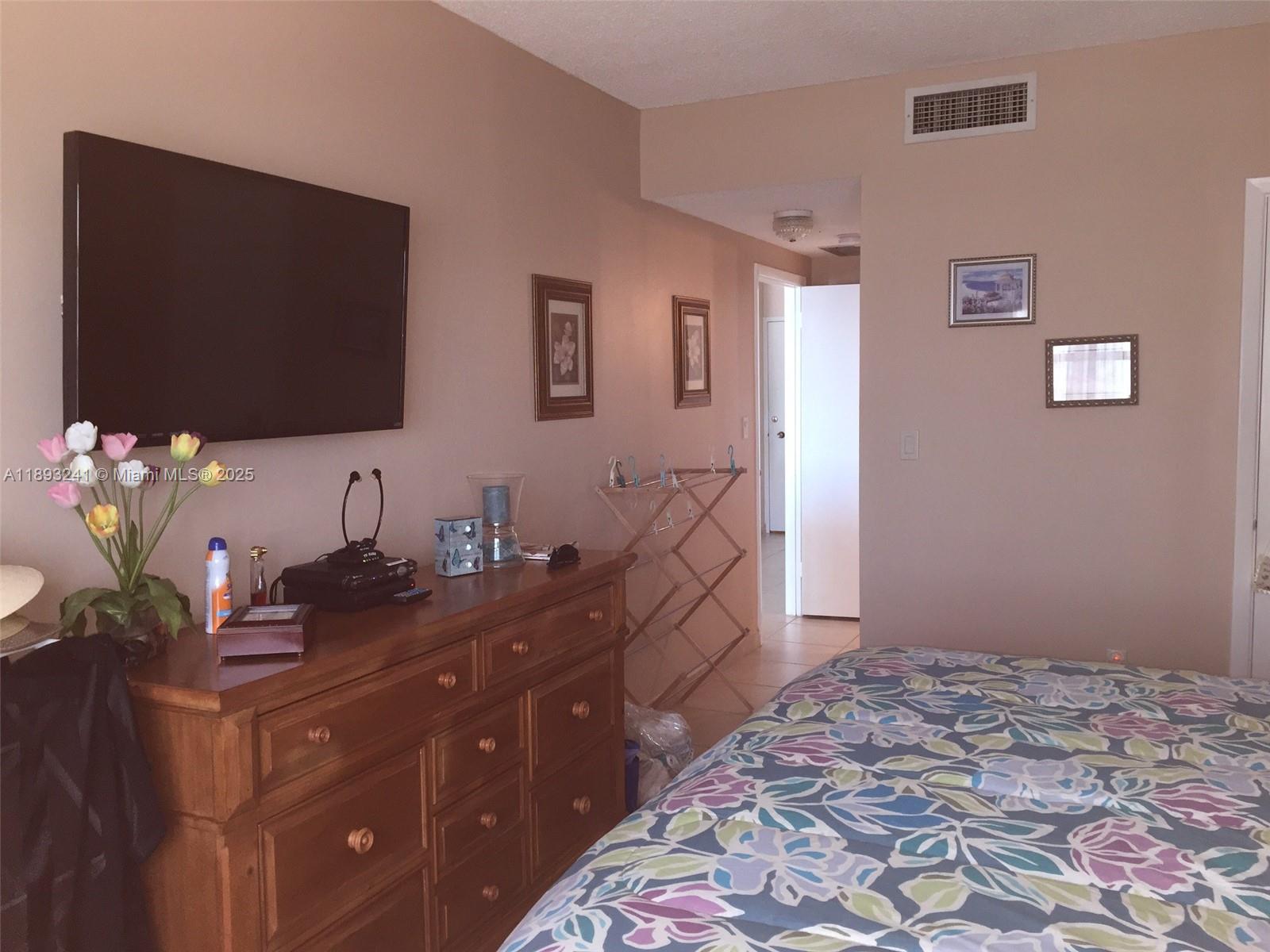HEMISPHERES CONDO - Residential Lease
