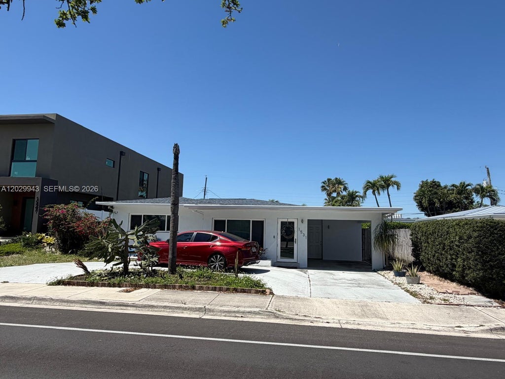 Photo of 1531 NE 15th Ave, Fort Lauderdale, FL 33304 (MLS # A12029943)