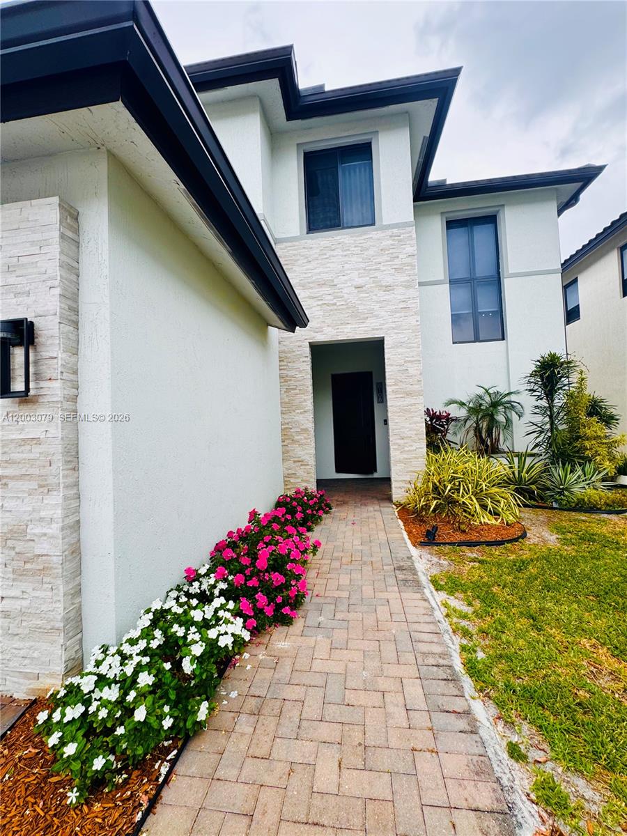 8108 NW 48th Ter 8108