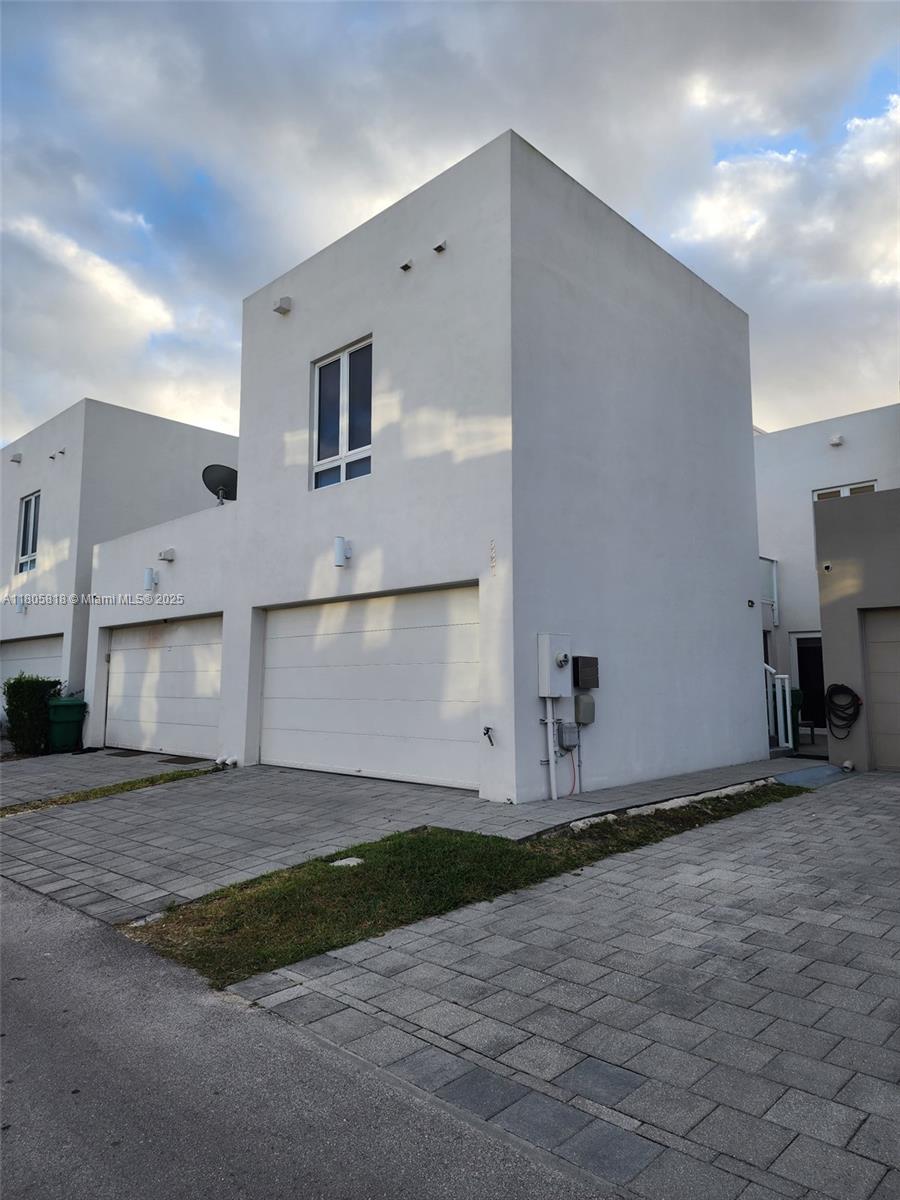 Rental Property at 6331 Nw 105th Ct -, Doral, Miami-Dade County, Florida - Bedrooms: 1 
Bathrooms: 1  - $2,125 MO.