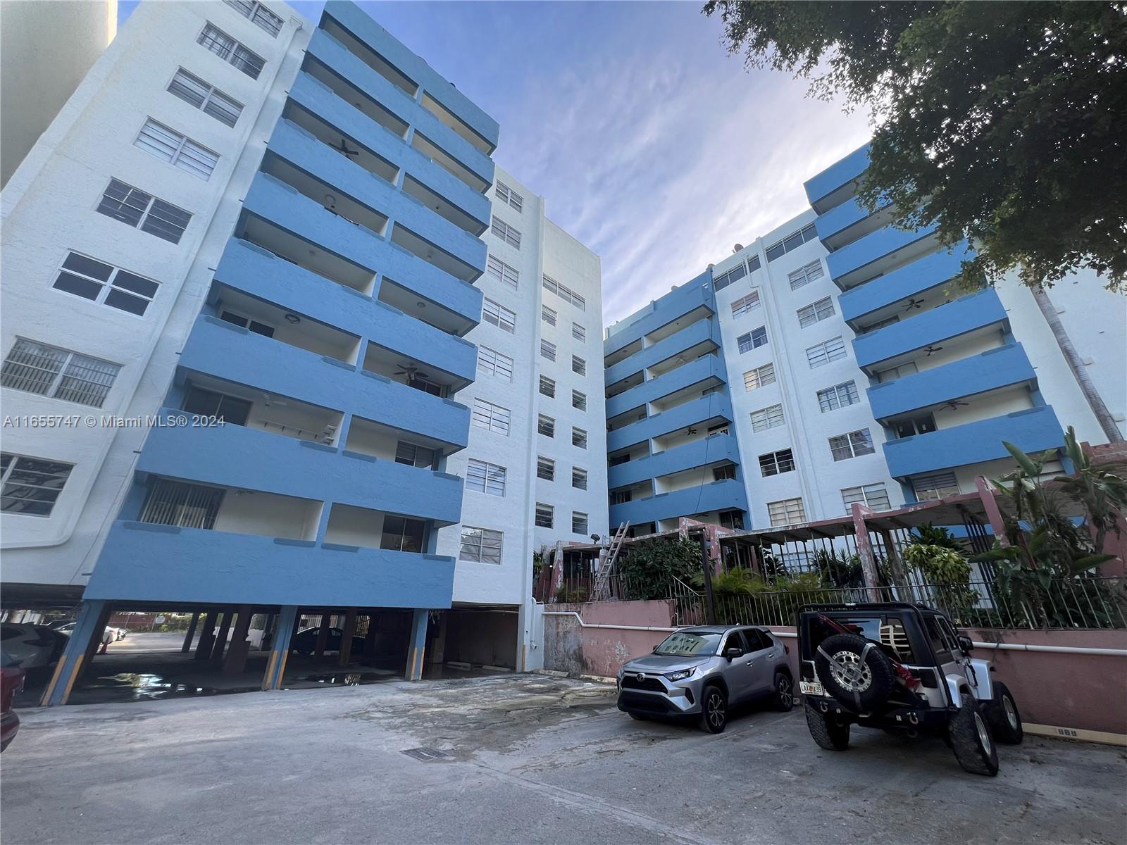 Great for Investors.... No Reserves, No rental restrictions. Condo in the heart of the city! 1 bedroom, 1 bathroom, The bedroom has walking closet and the bathroom. one assigned parking spaces, open balcony. Building been under remodeling. Special Assessments in already paid. YOU MUST SEE!!!!!!!