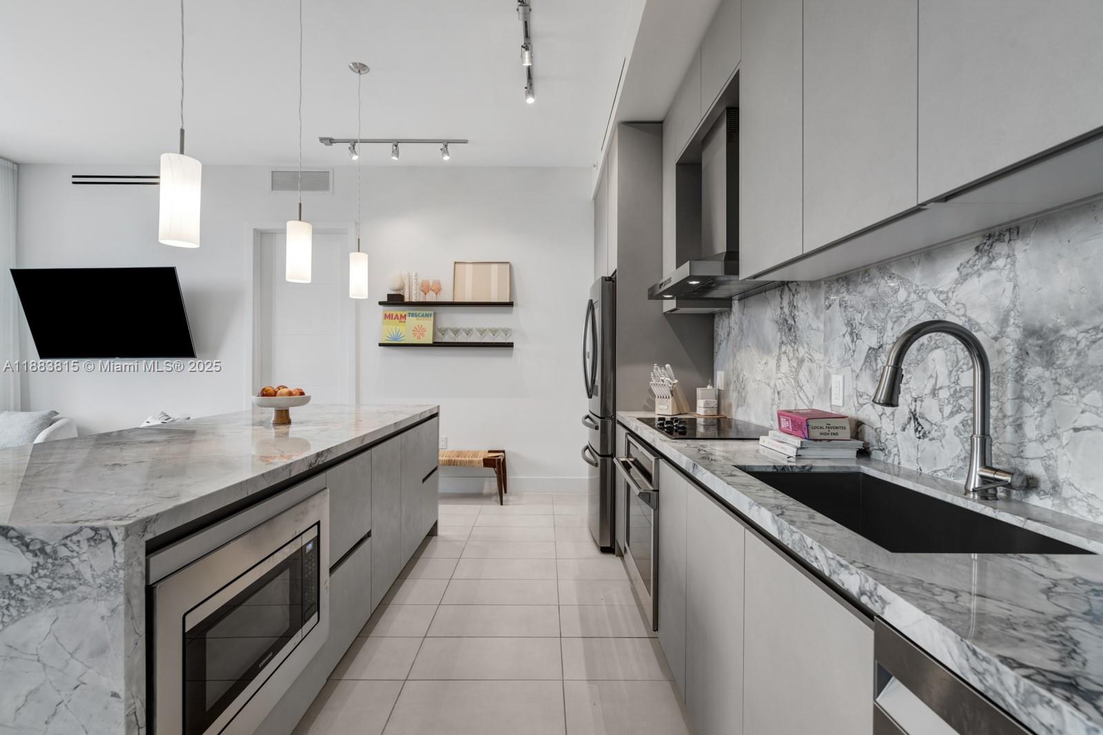 LINCOLN SUB - Residential Lease