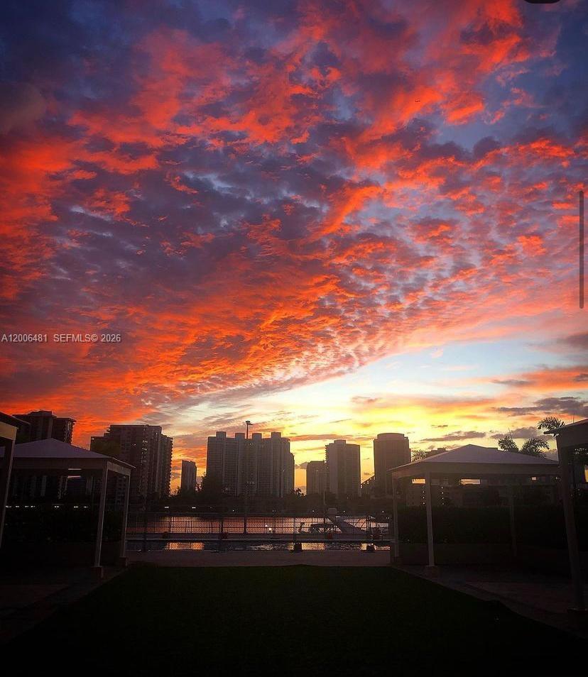 18041 Biscayne Blvd 804