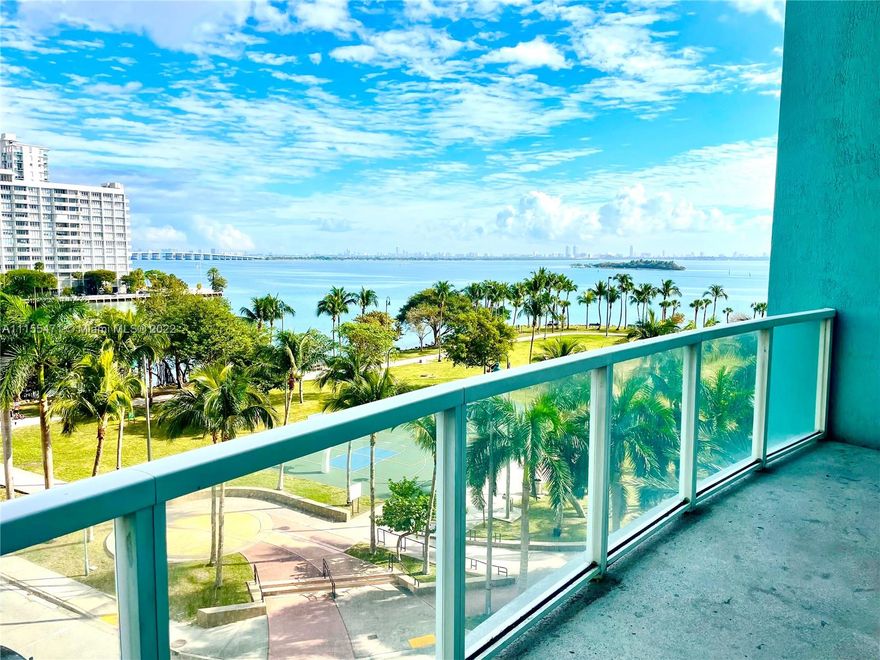Beautiful and bright waterfront view loft with large balcony. Over 11' high Ceilings and open floorpan overlooking park and Biscayne Bay. Applicants must have good credit and income of 3 times rent or greater.