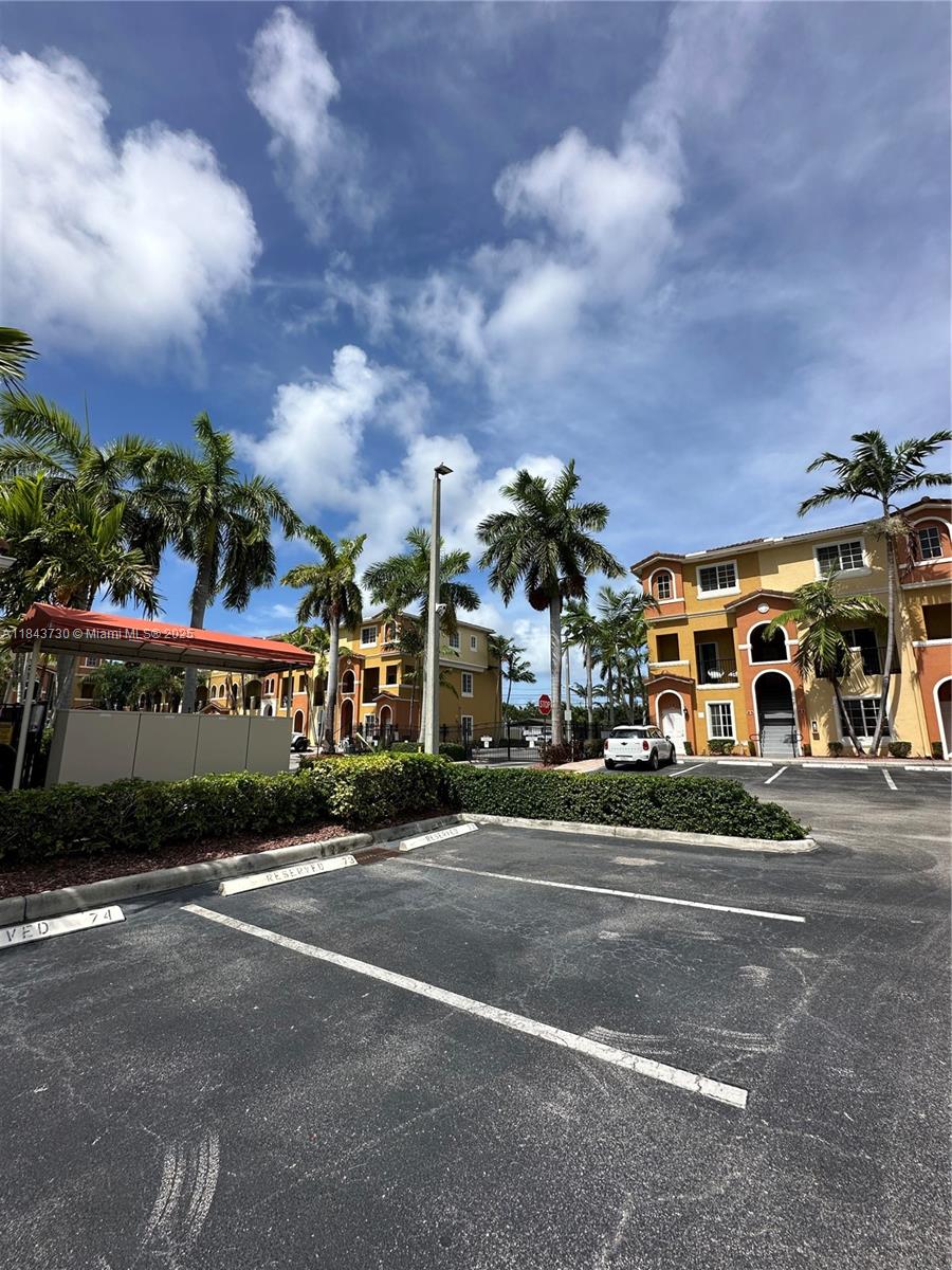 HIGHLAND PARK VILLAGE CON - Residential