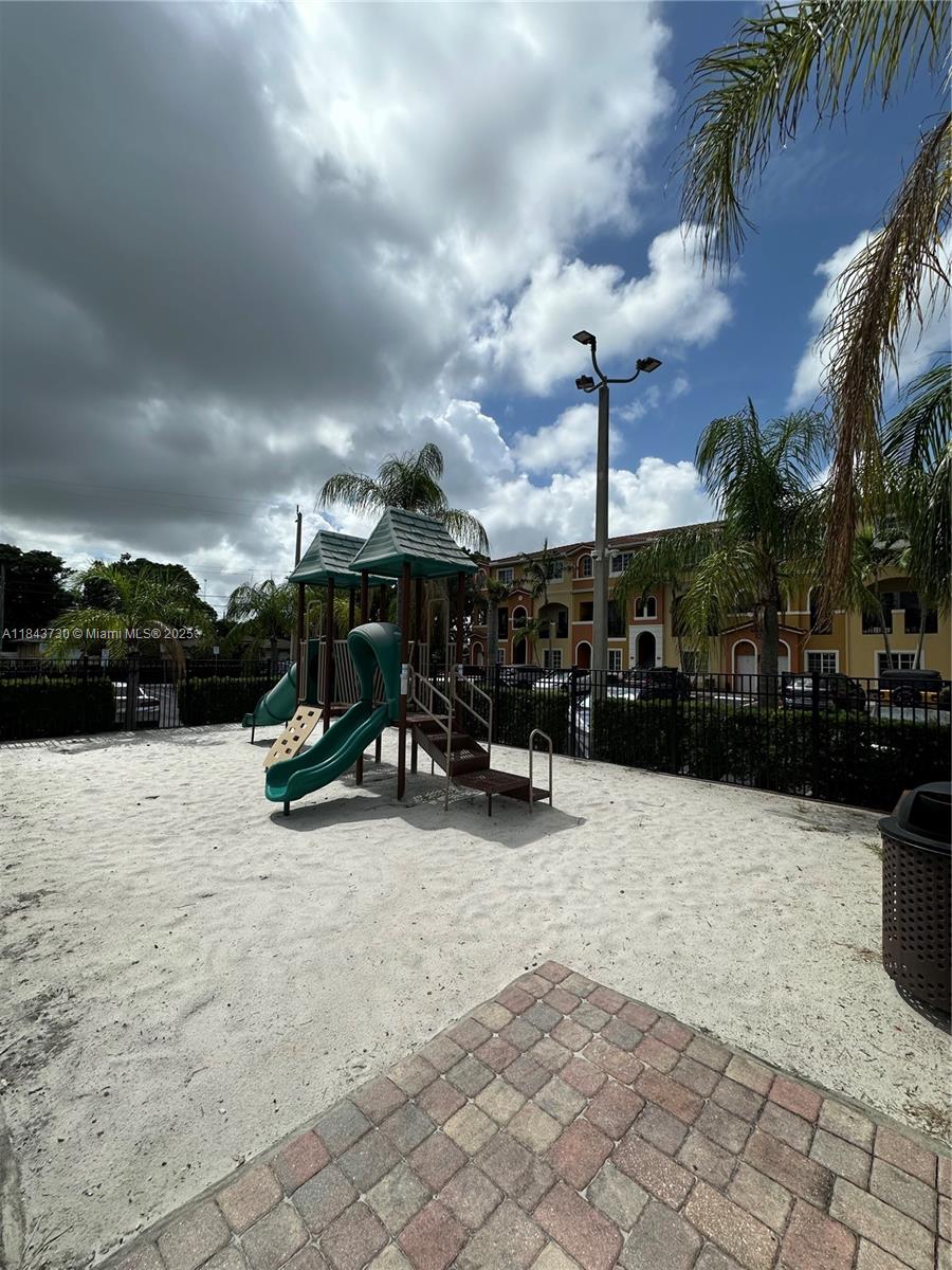 HIGHLAND PARK VILLAGE CON - Residential