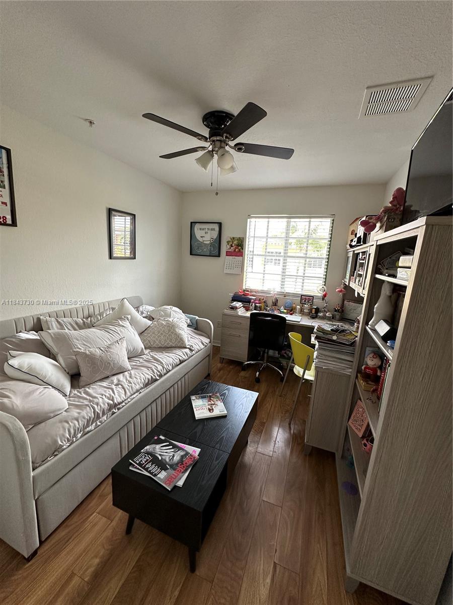 HIGHLAND PARK VILLAGE CON - Residential