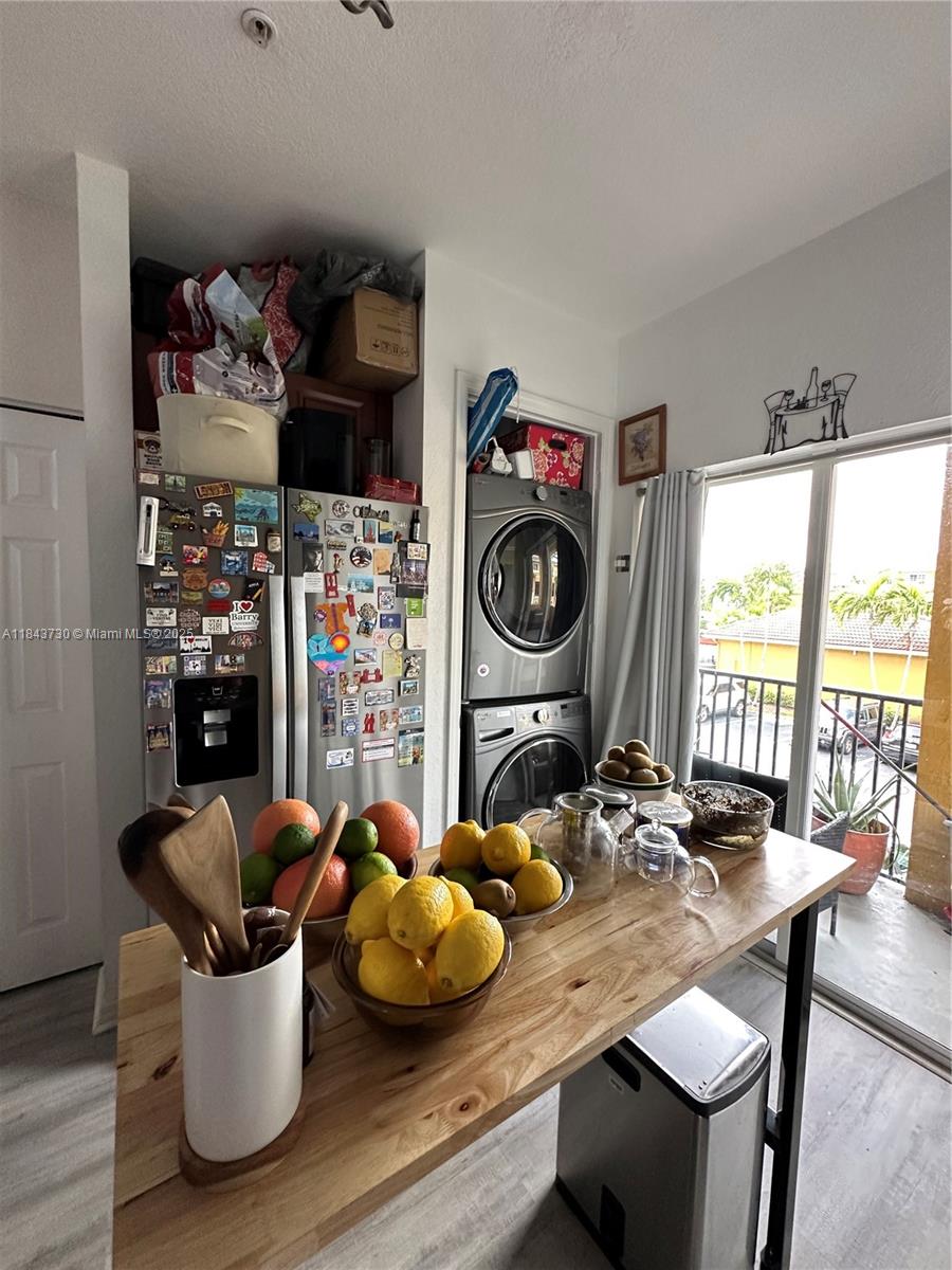 HIGHLAND PARK VILLAGE CON - Residential