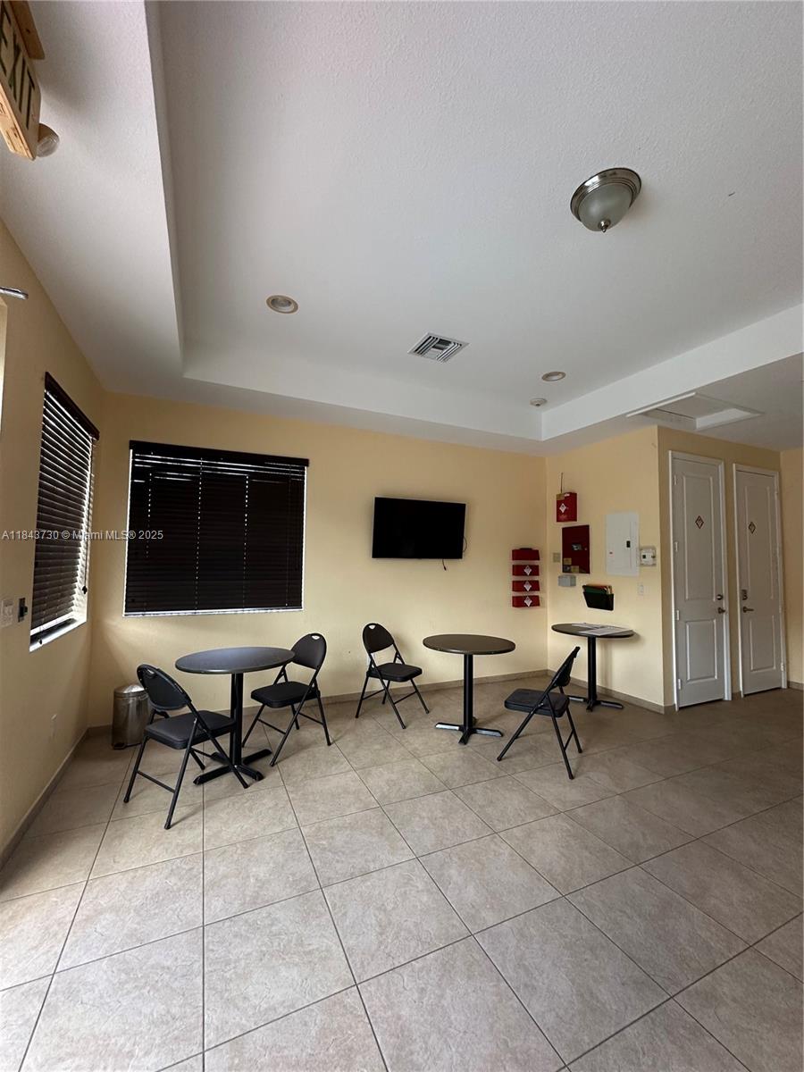 HIGHLAND PARK VILLAGE CON - Residential