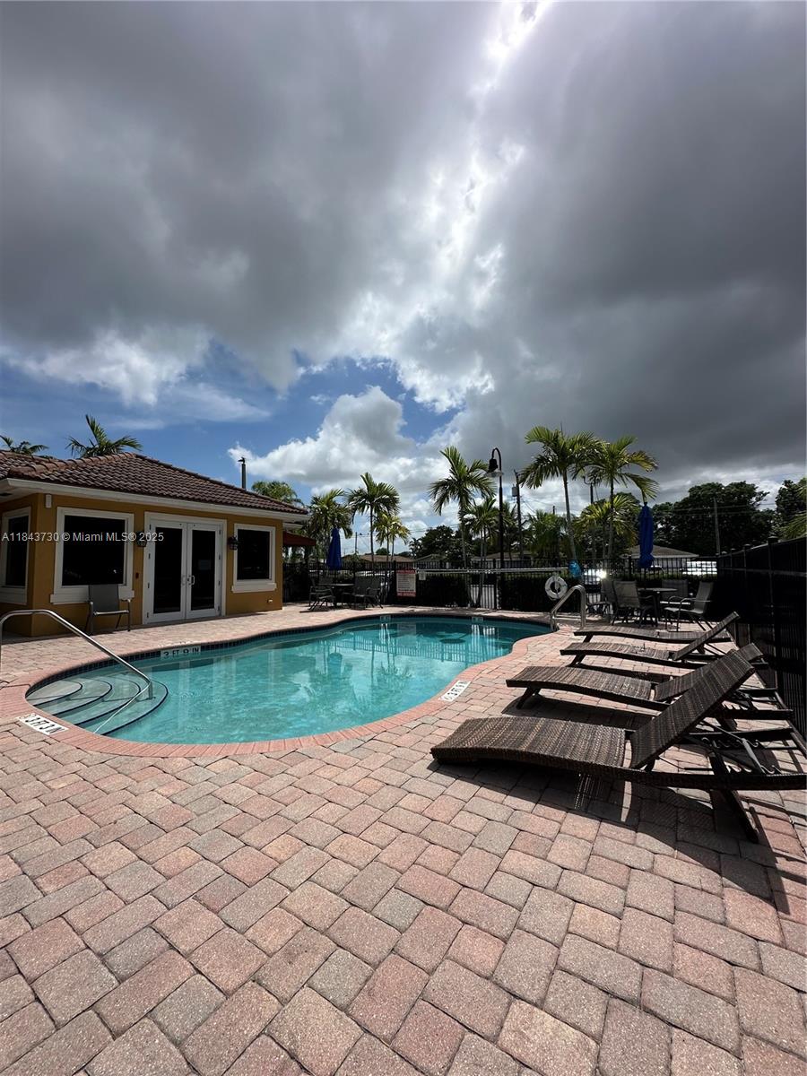 HIGHLAND PARK VILLAGE CON - Residential