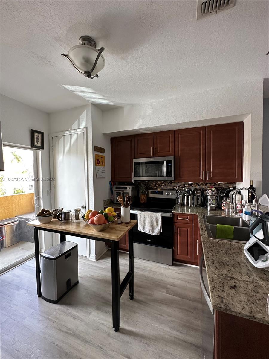 HIGHLAND PARK VILLAGE CON - Residential