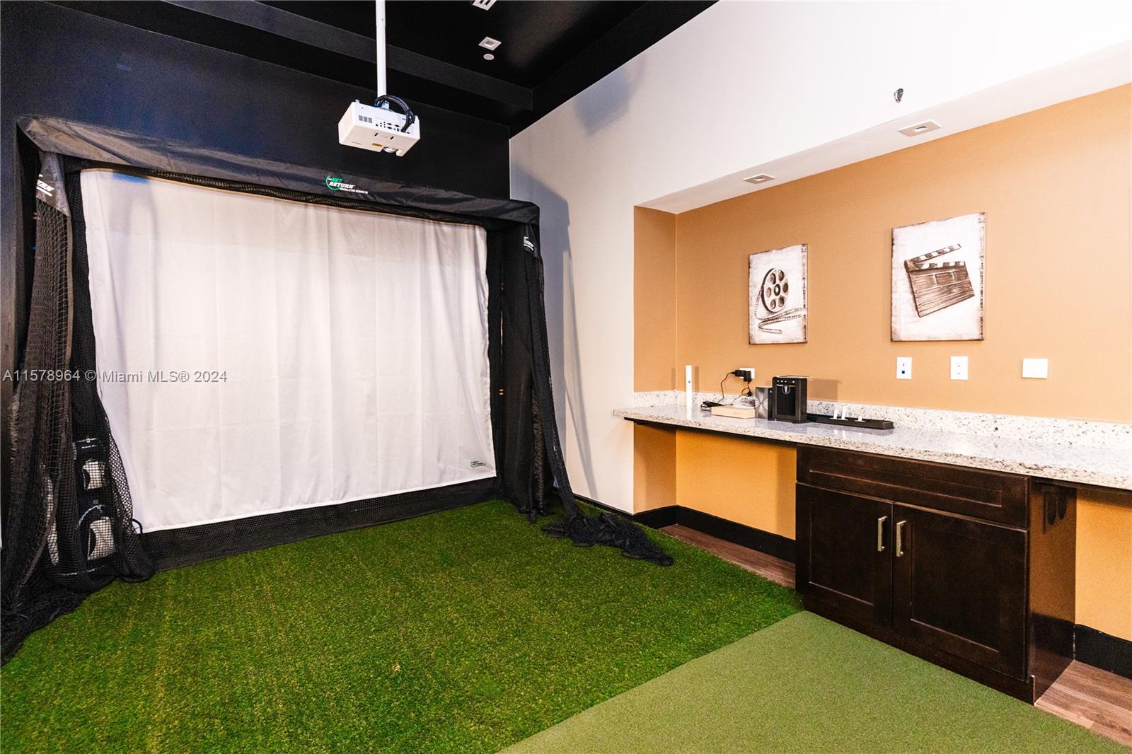 VILLA REGINA CONDO - Residential