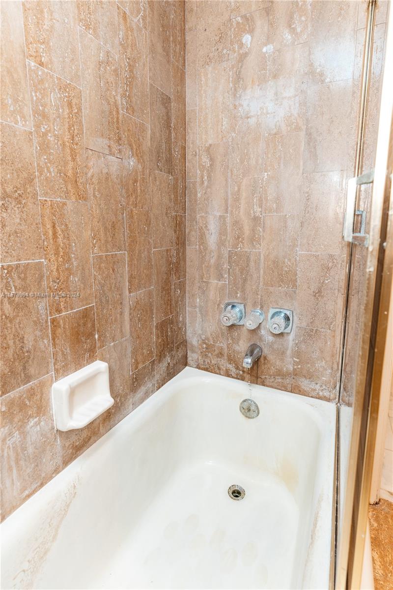 VILLA REGINA CONDO - Residential