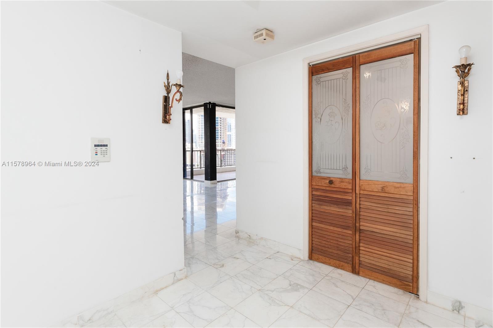 VILLA REGINA CONDO - Residential