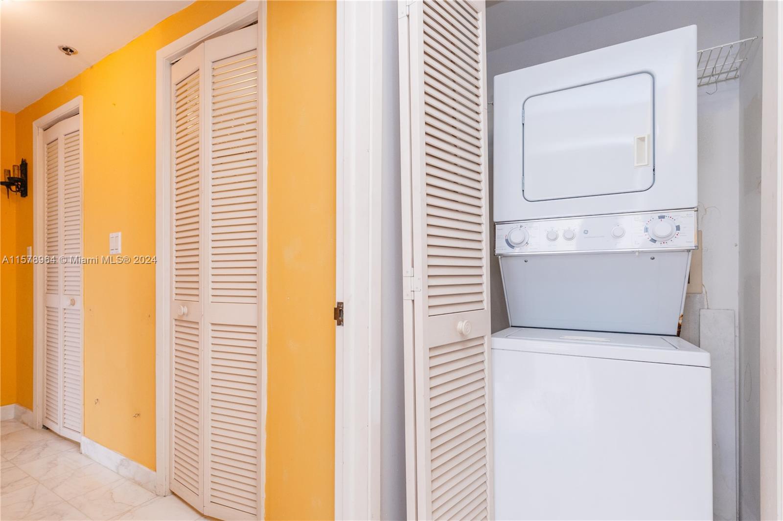 VILLA REGINA CONDO - Residential