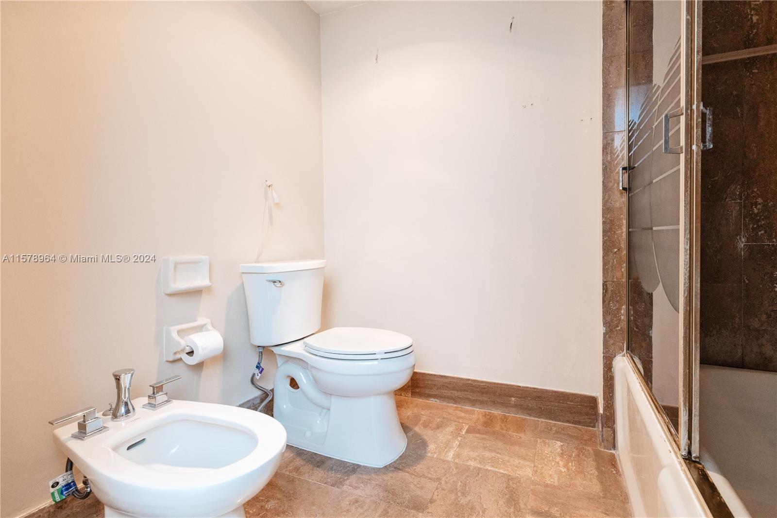 VILLA REGINA CONDO - Residential