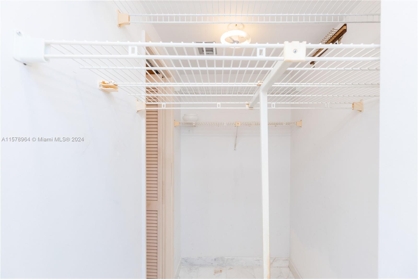 VILLA REGINA CONDO - Residential