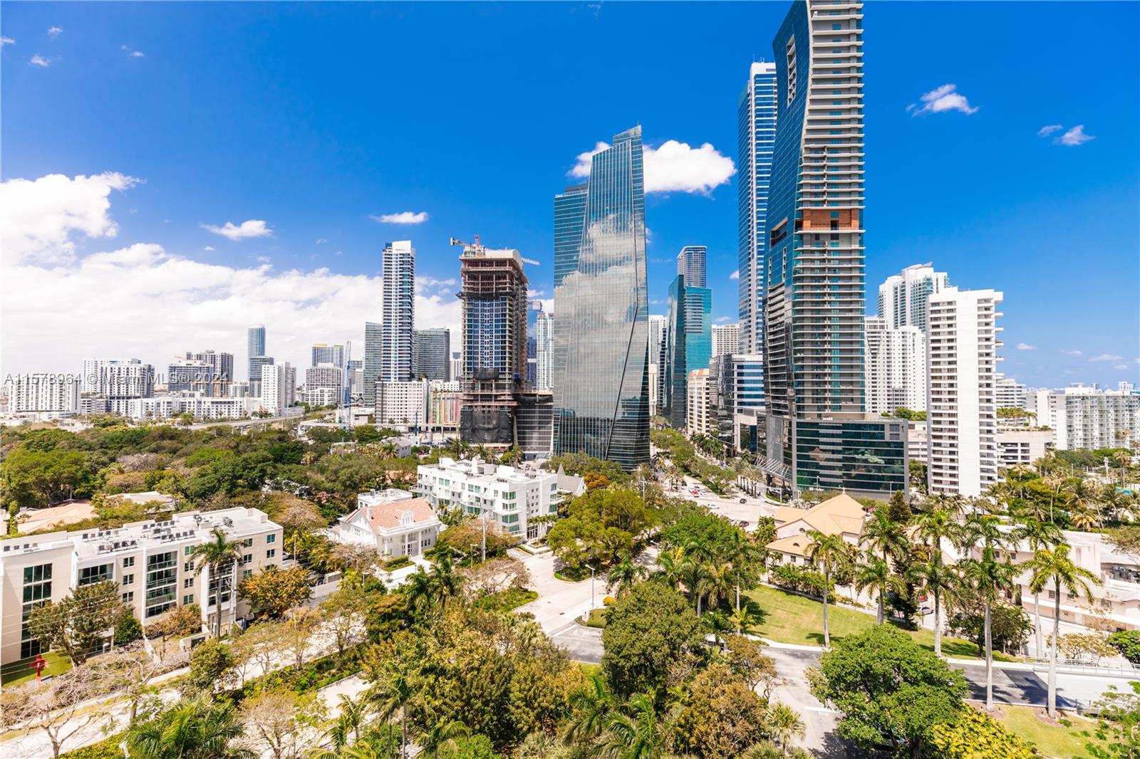 VILLA REGINA CONDO - Residential