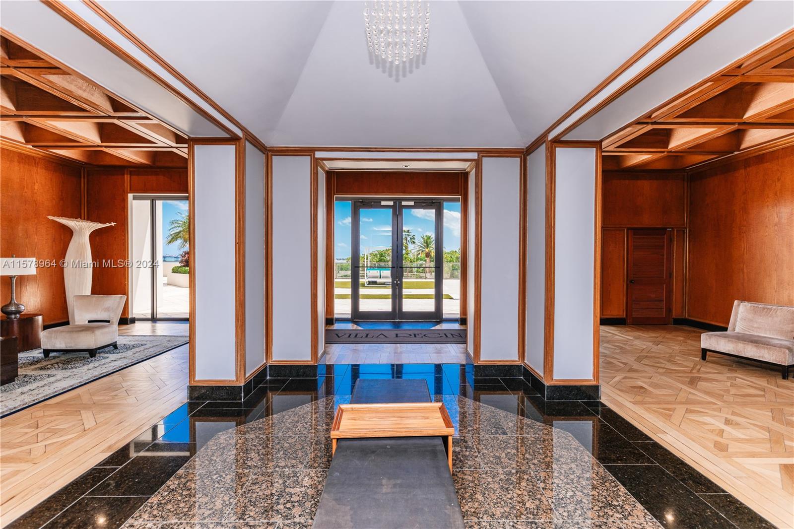 VILLA REGINA CONDO - Residential