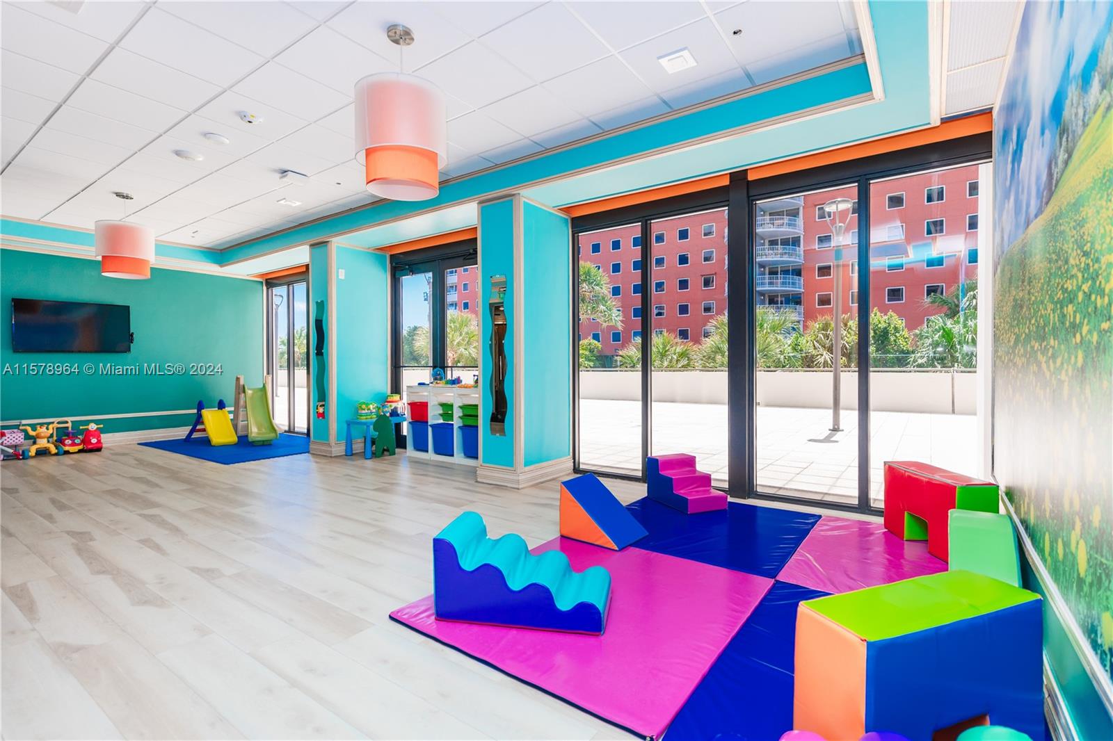 VILLA REGINA CONDO - Residential