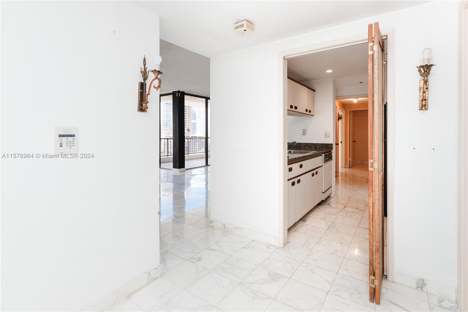 VILLA REGINA CONDO - Residential