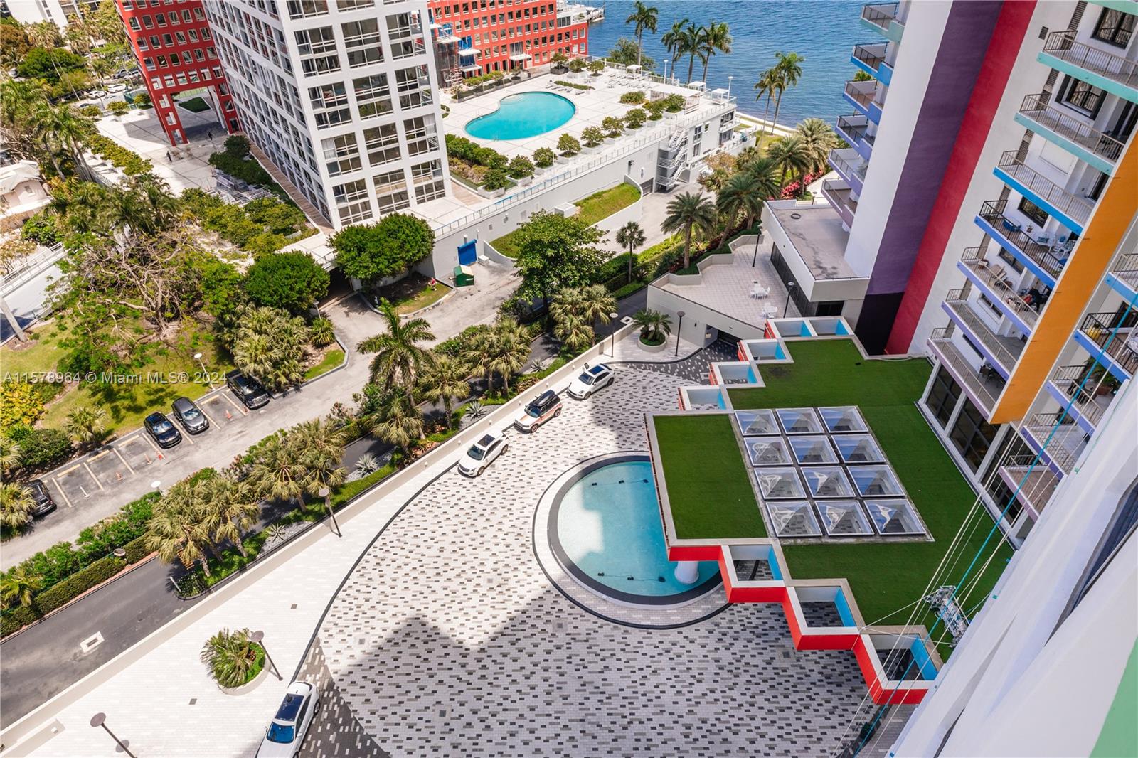 VILLA REGINA CONDO - Residential