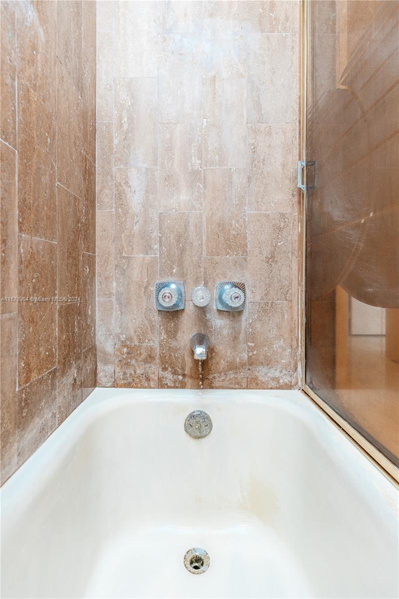 VILLA REGINA CONDO - Residential