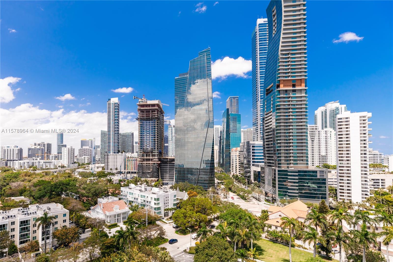 VILLA REGINA CONDO - Residential